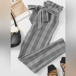 Paper bag waist plaid pants. Size 3x but fit like 1x.